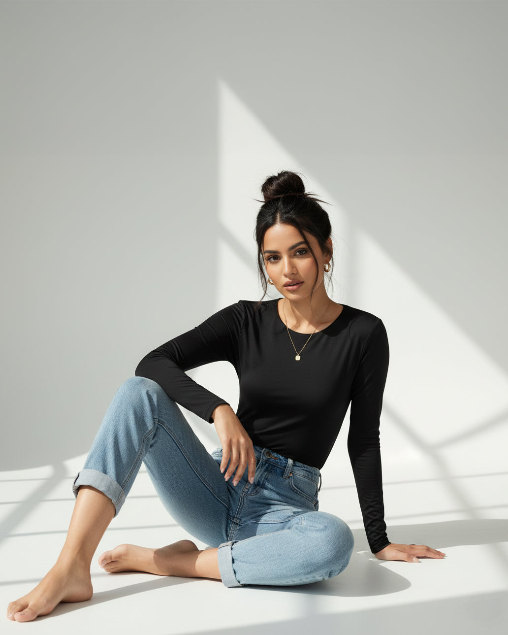 Long sleeves contouring top - black