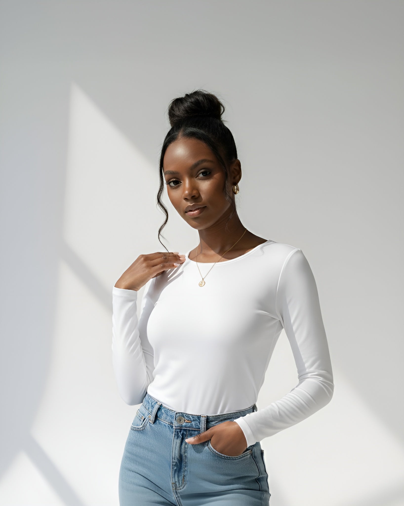 Long sleeves contouring top - white